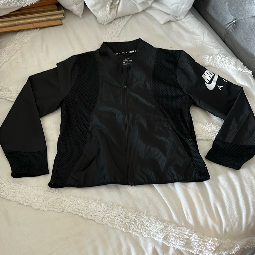 Brand: Nike Air Size: Small Style: Breathable Lightweight bomber style jacket